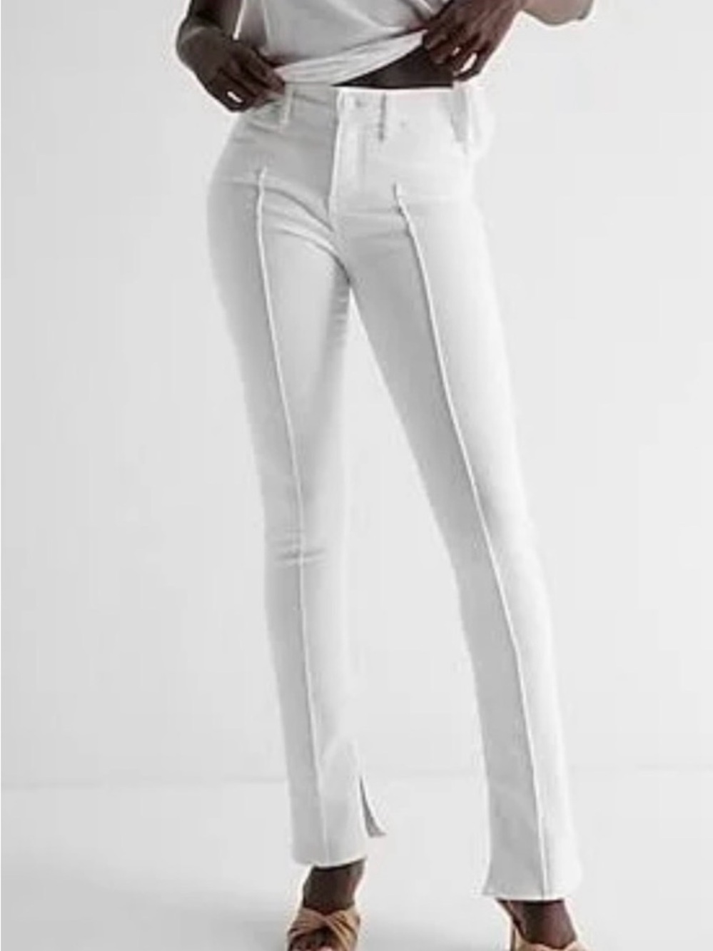 Express Mid Rise White Pintuck Skyscraper Jeans, Waist 14.5” Rise 10” Inseam 32”